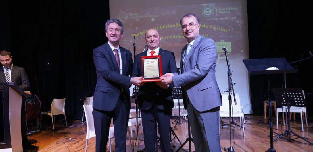 Açılış Töreninde Plaket Takdimi Gerçekleştirildi